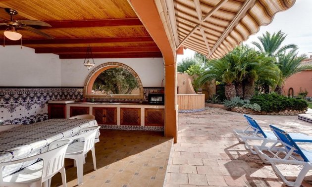 Resale - Villa -
Torrevieja - El Chaparral