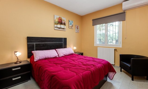 Resale - Villa -
Torrevieja - El Chaparral