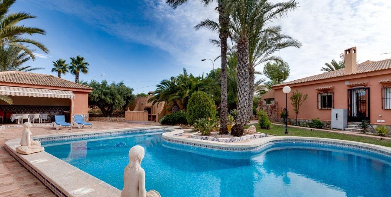 Resale - Villa -
Torrevieja - El Chaparral