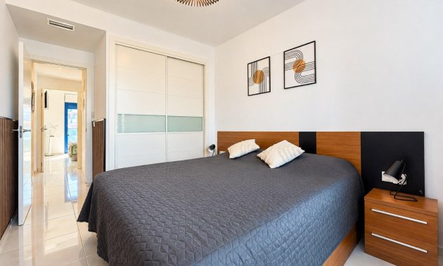 Resale - Apartment / flat -
Torrevieja - Punta prima
