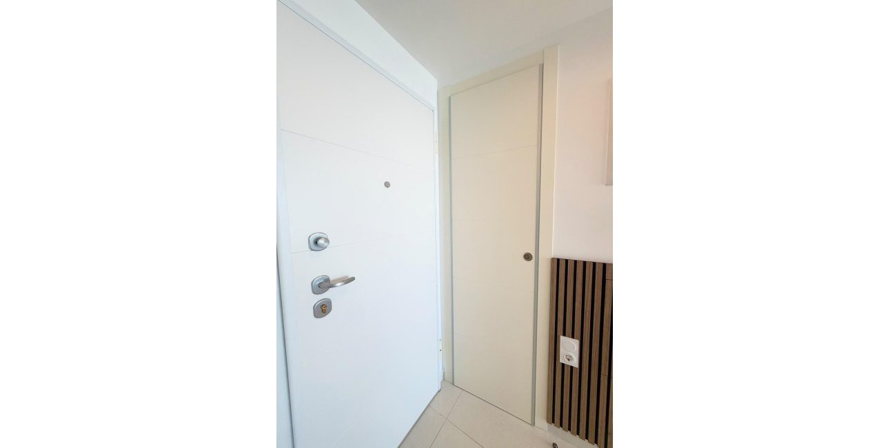 Resale - Apartment / flat -
Torrevieja - Punta prima