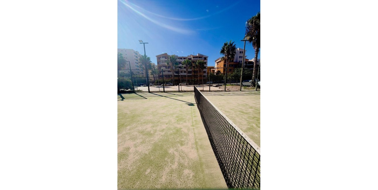 Resale - Apartment / flat -
Torrevieja - Punta prima