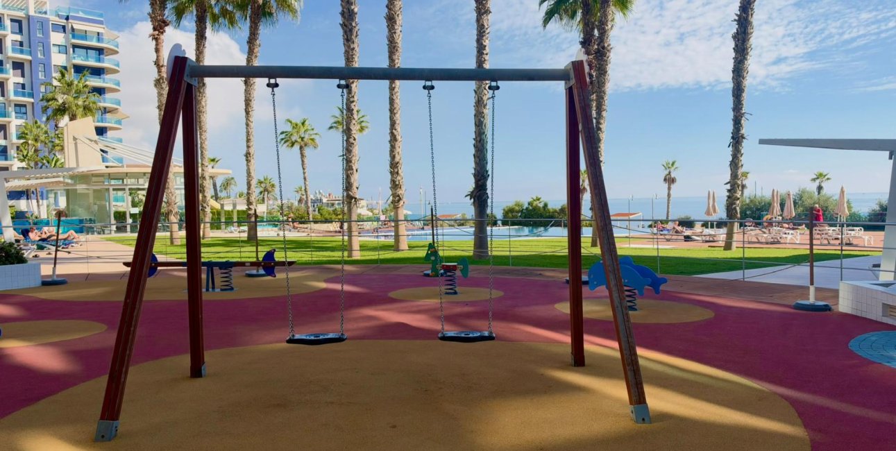 Resale - Apartment / flat -
Torrevieja - Punta prima