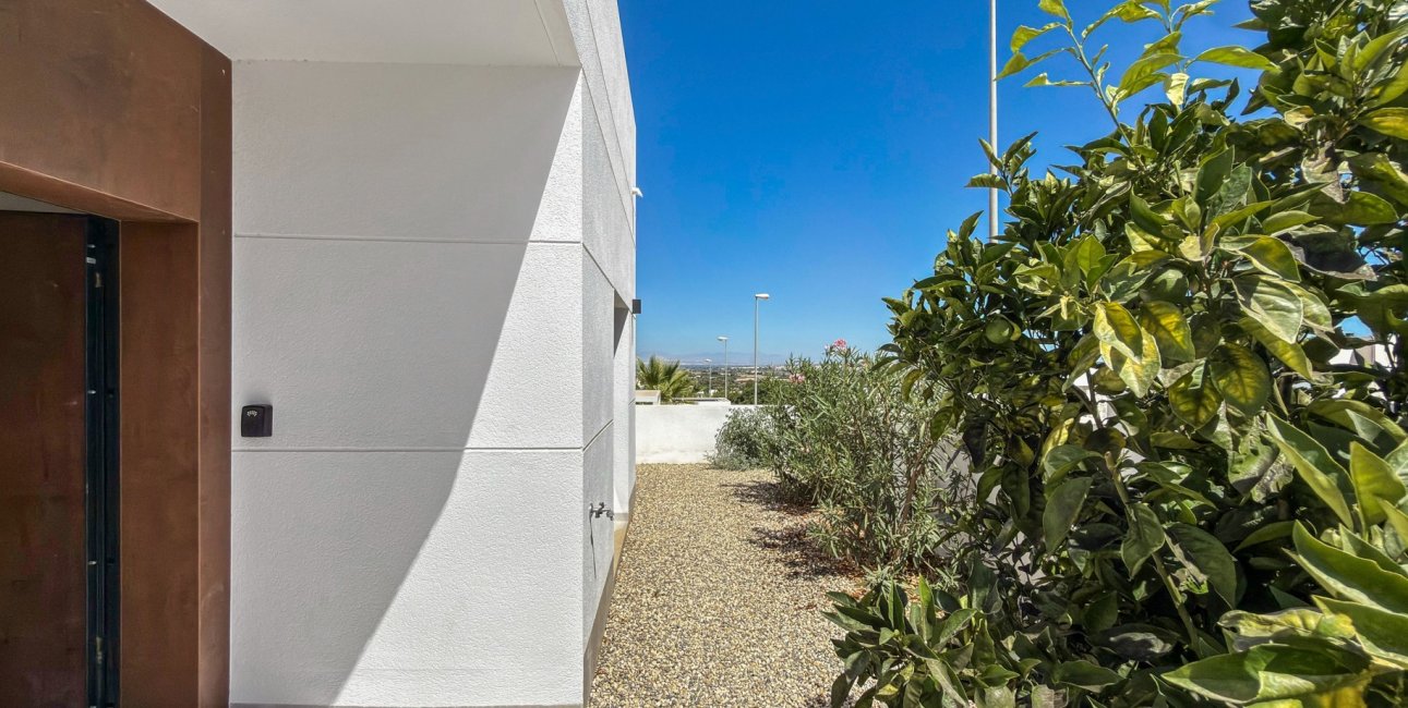 Resale - Villa -
Ciudad Quesada - Pueblo Lucero