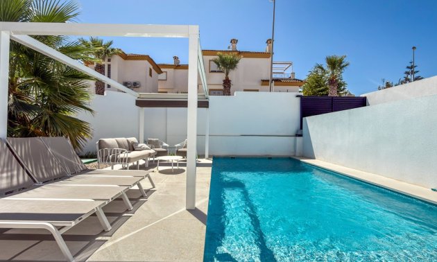 Resale - Villa -
Ciudad Quesada - Pueblo Lucero