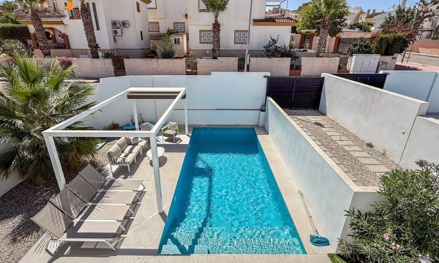 Resale - Villa -
Ciudad Quesada - Pueblo Lucero