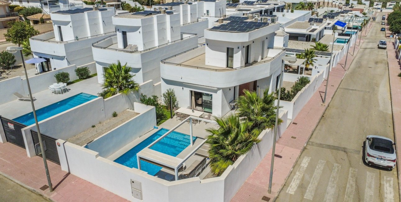 Resale - Villa -
Ciudad Quesada - Pueblo Lucero