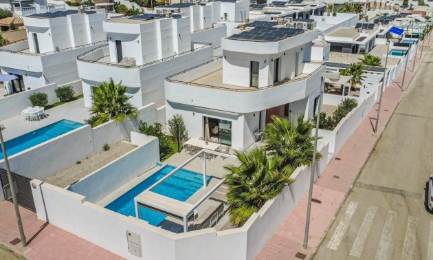 Resale - Villa -
Ciudad Quesada - Pueblo Lucero