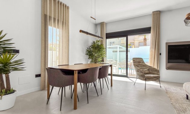 Resale - Villa -
Ciudad Quesada - Pueblo Lucero