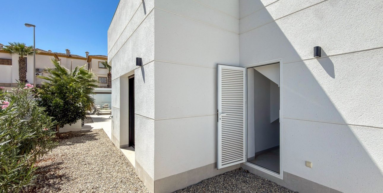 Resale - Villa -
Ciudad Quesada - Pueblo Lucero