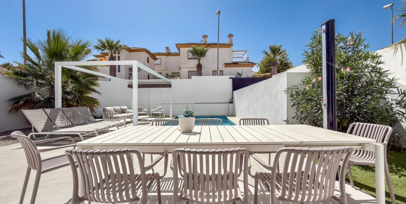 Resale - Villa -
Ciudad Quesada - Pueblo Lucero