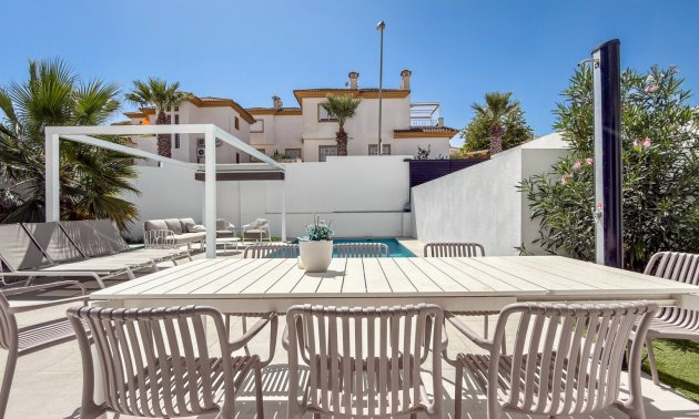 Resale - Villa -
Ciudad Quesada - Pueblo Lucero