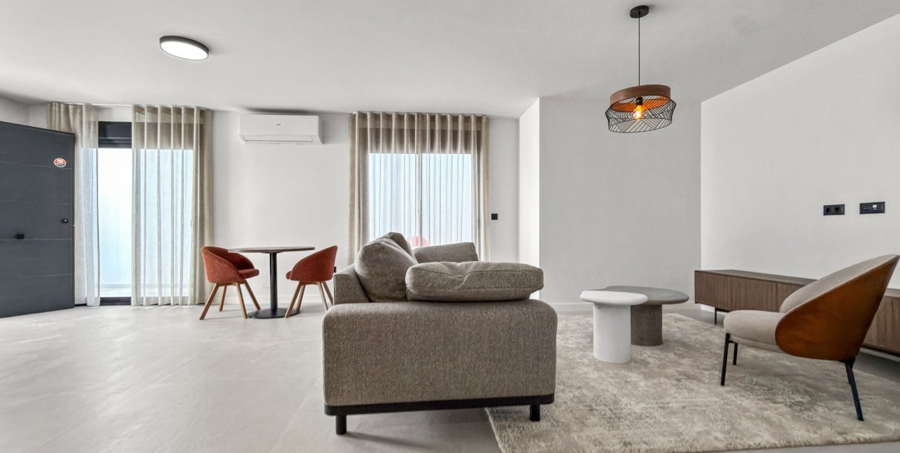 Resale - Villa -
Ciudad Quesada - Pueblo Lucero