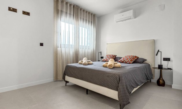 Resale - Villa -
Ciudad Quesada - Pueblo Lucero