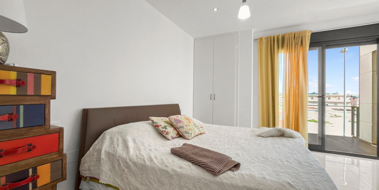 Resale - Duplex -
Orihuela Costa - La Zenia