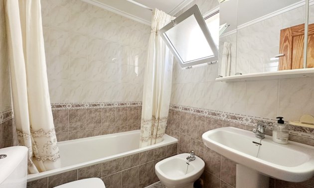 Resale - Apartment / flat -
Torrevieja - Torrevieja - Centre