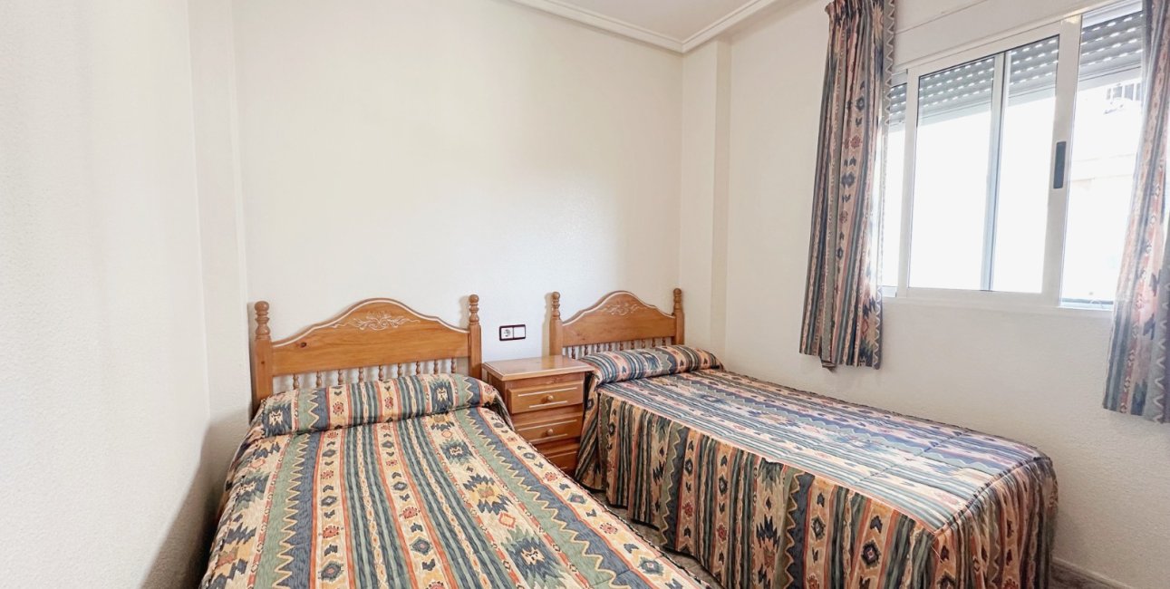 Resale - Apartment / flat -
Torrevieja - Torrevieja - Centre