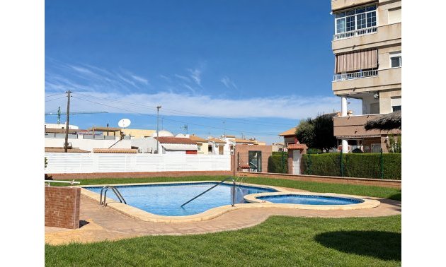Resale - Apartment / flat -
Torrevieja - Torrevieja - Centre