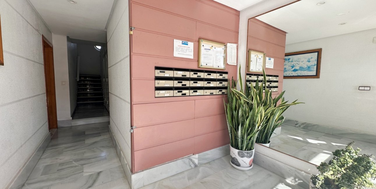 Resale - Apartment / flat -
Torrevieja - Torrevieja - Centre