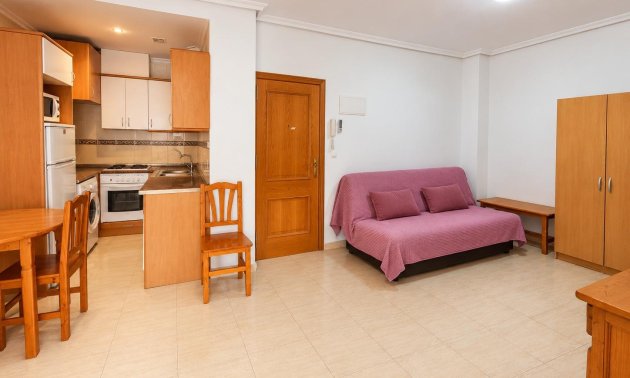 Reventa - Estudio -
Torrevieja - Estacion de autobuses