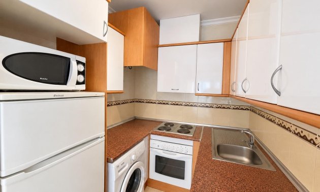 Reventa - Estudio -
Torrevieja - Estacion de autobuses