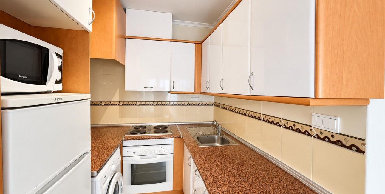 Reventa - Estudio -
Torrevieja - Estacion de autobuses
