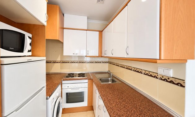 Reventa - Estudio -
Torrevieja - Estacion de autobuses