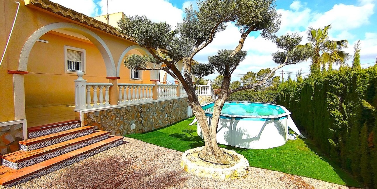 Resale - Villa -
Ciudad Quesada - Pueblo Lucero