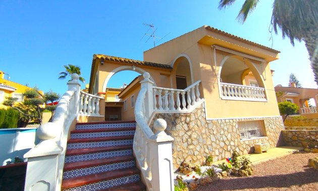 Resale - Villa -
Ciudad Quesada - Pueblo Lucero
