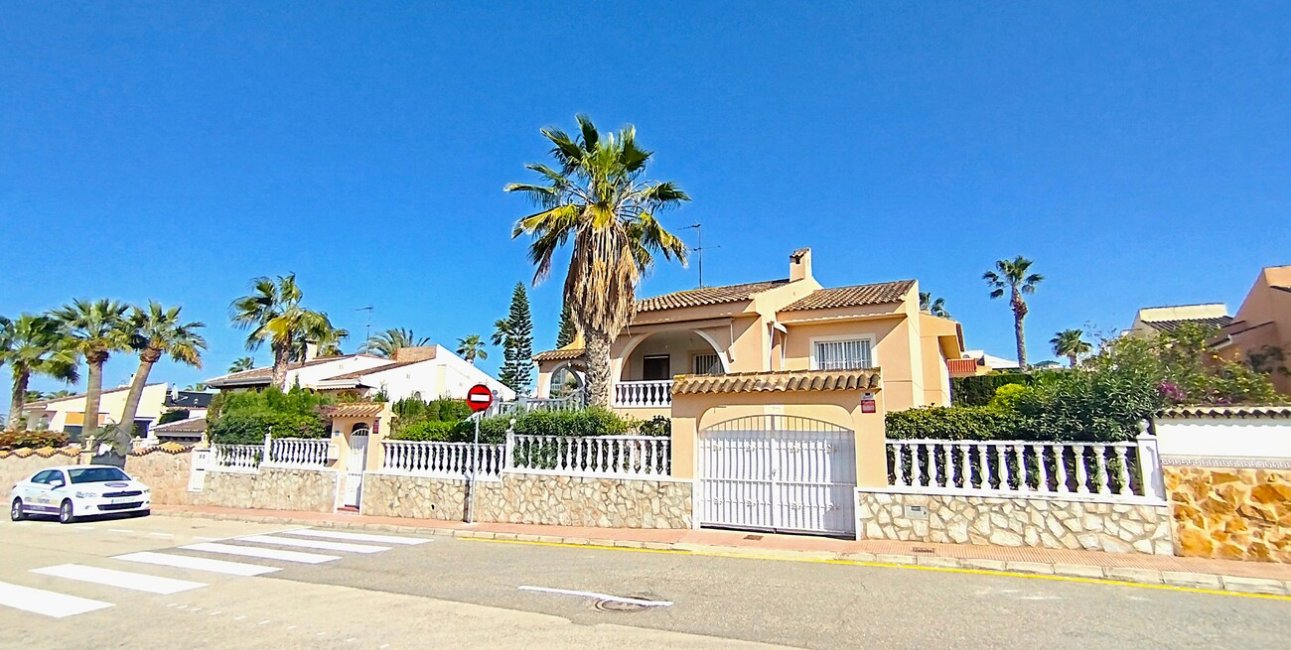 Resale - Villa -
Ciudad Quesada - Pueblo Lucero