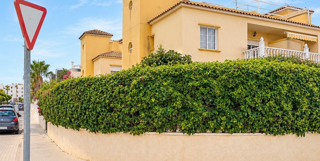 Resale - Bungalow -
Orihuela Costa - Lomas de Cabo Roig