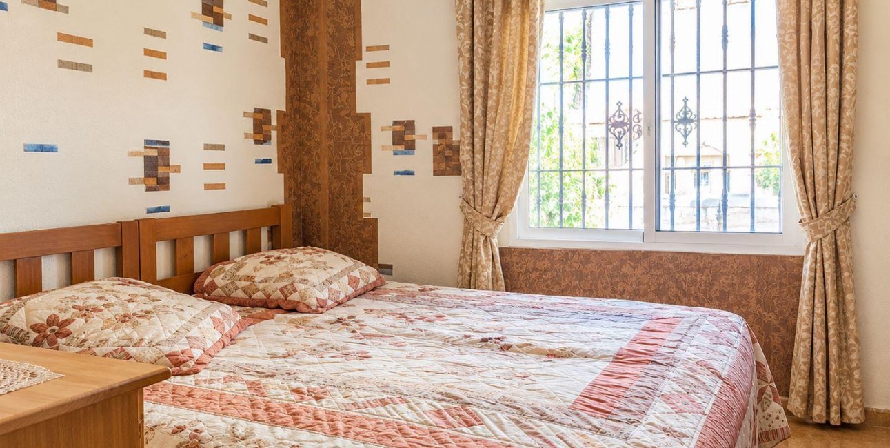 Resale - Bungalow -
Orihuela Costa - Lomas de Cabo Roig