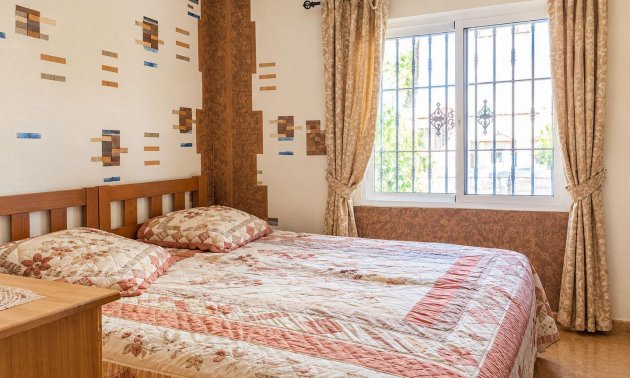 Resale - Bungalow -
Orihuela Costa - Lomas de Cabo Roig