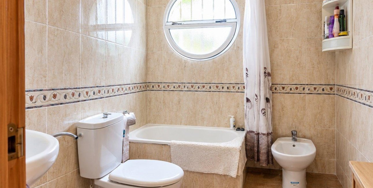 Resale - Bungalow -
Orihuela Costa - Lomas de Cabo Roig