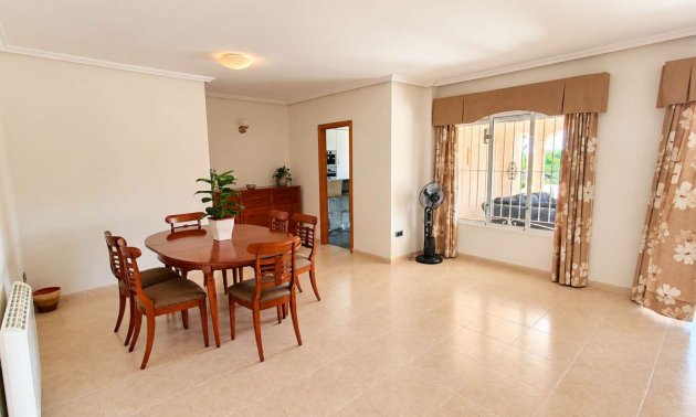 Resale - Villa -
Algorfa - Montemar