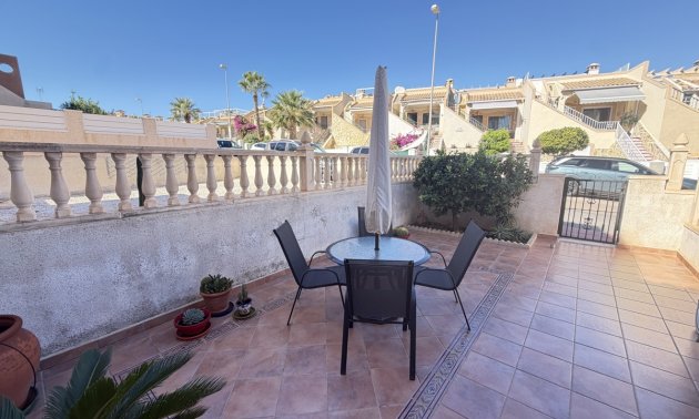 Resale - Apartment / flat -
Orihuela Costa - Villamartin