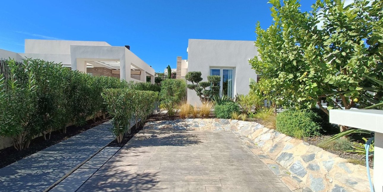 Resale - Villa -
Algorfa - La Finca Golf Resort