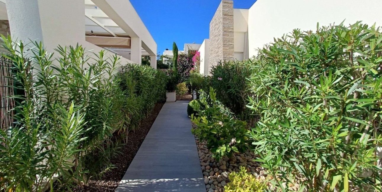 Resale - Villa -
Algorfa - La Finca Golf Resort