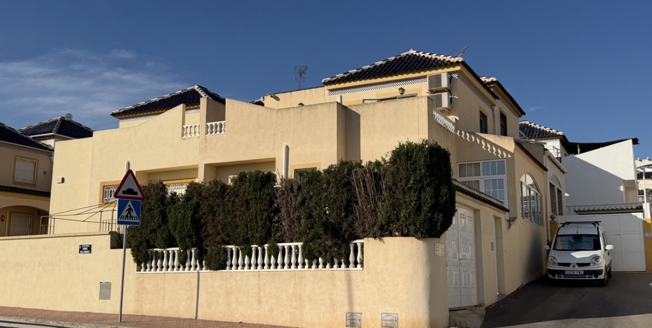 Reventa - Adosado -
Orihuela Costa - Los Balcones
