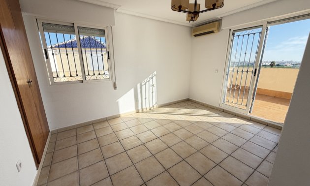 Reventa - Adosado -
Orihuela Costa - Los Balcones