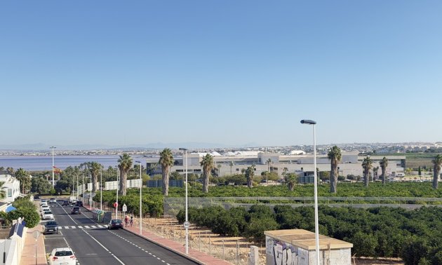 Reventa - Adosado -
Orihuela Costa - Los Balcones