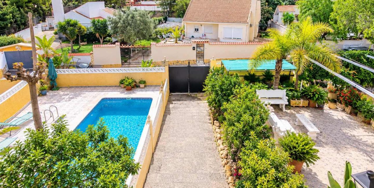 Resale - Villa -
San Miguel de Salinas - Ciudad De Las Comunicaciones