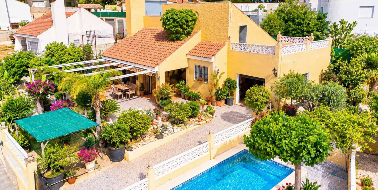 Resale - Villa -
San Miguel de Salinas - Ciudad De Las Comunicaciones