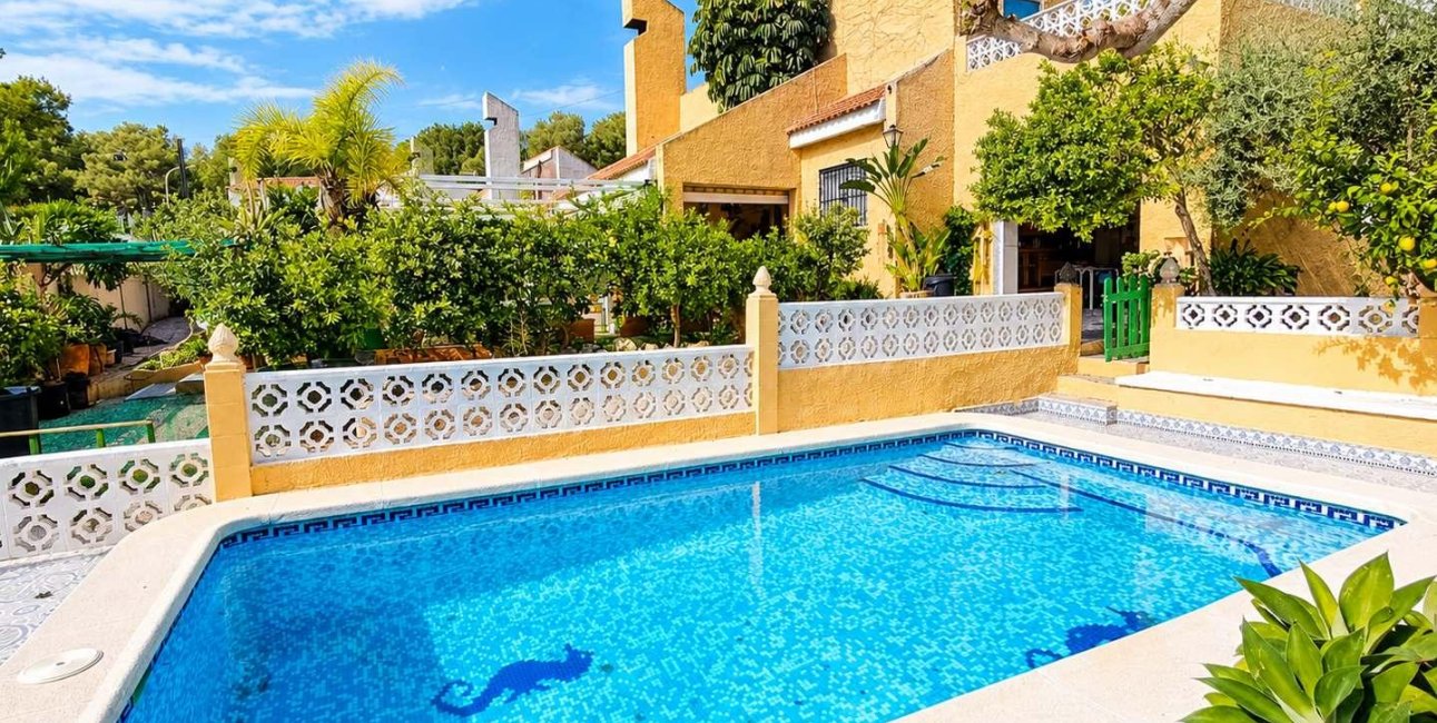 Resale - Villa -
San Miguel de Salinas - Ciudad De Las Comunicaciones