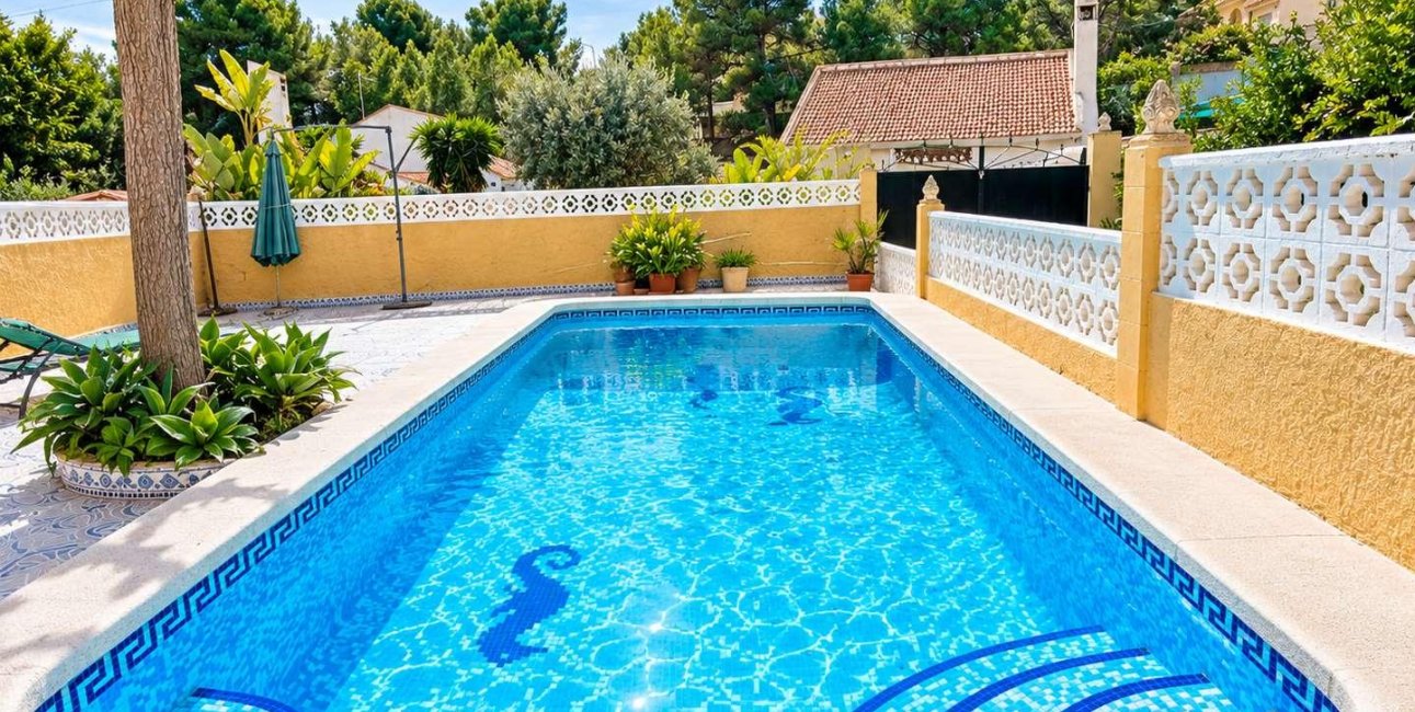 Resale - Villa -
San Miguel de Salinas - Ciudad De Las Comunicaciones