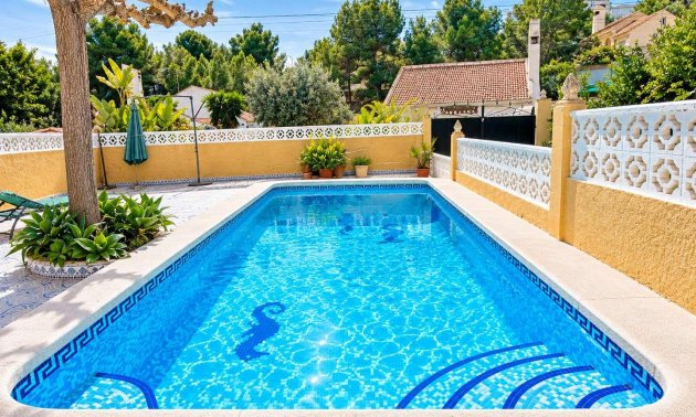 Resale - Villa -
San Miguel de Salinas - Ciudad De Las Comunicaciones