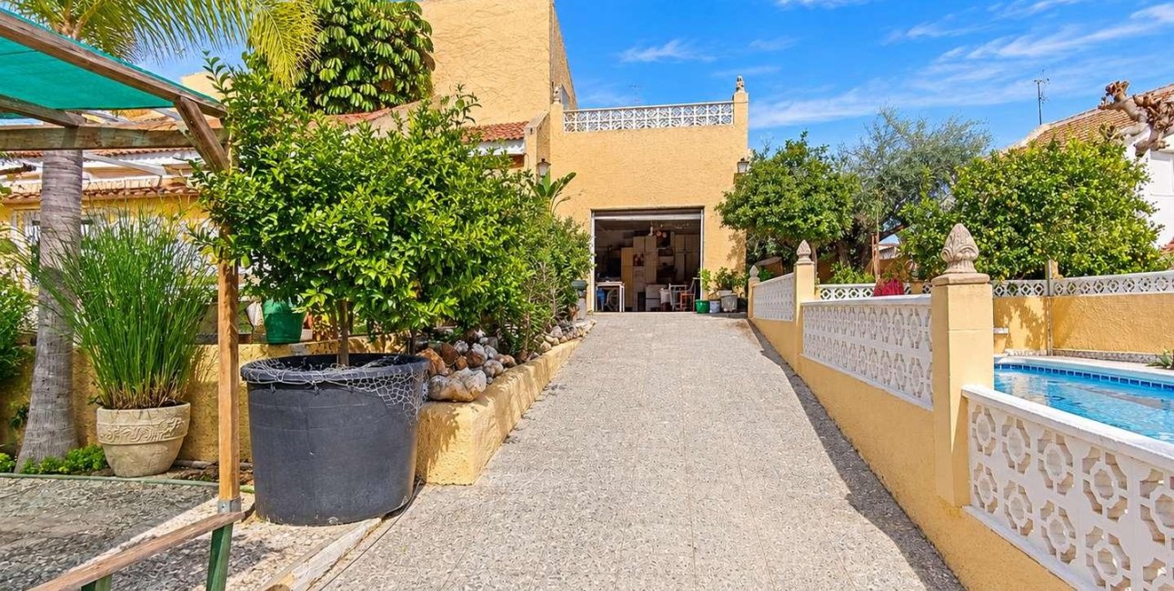 Resale - Villa -
San Miguel de Salinas - Ciudad De Las Comunicaciones