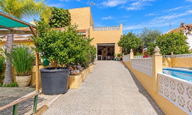 Resale - Villa -
San Miguel de Salinas - Ciudad De Las Comunicaciones