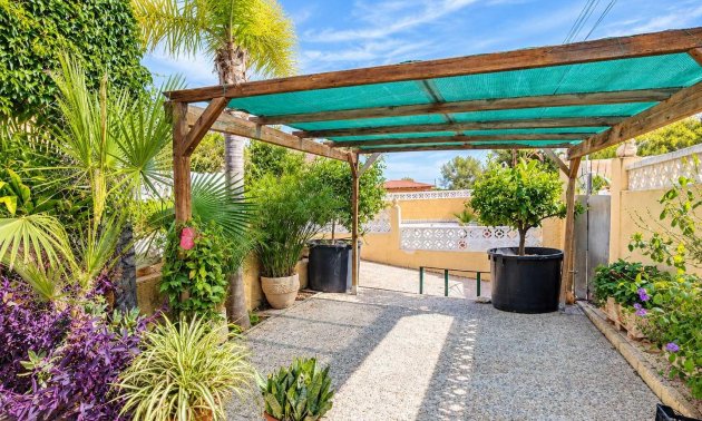 Resale - Villa -
San Miguel de Salinas - Ciudad De Las Comunicaciones
