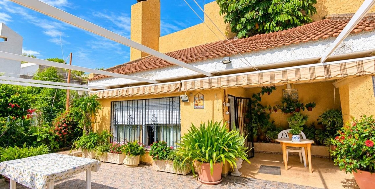 Resale - Villa -
San Miguel de Salinas - Ciudad De Las Comunicaciones
